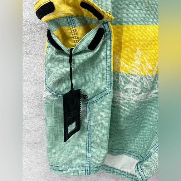 Rusty Men’s Board Shorts Mint Green and‎ Yellow Front Tie Swimwear Size 38 H7 - Picture 5 of 6
